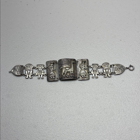 Vintage Peruvian Llama Silver Bracelet - Handcrafted Industria Jewelry from Peru